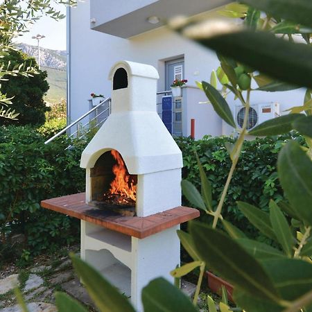 Amazing Apartment In Kastel Sucurac With Kitchen Kaštela المظهر الخارجي الصورة