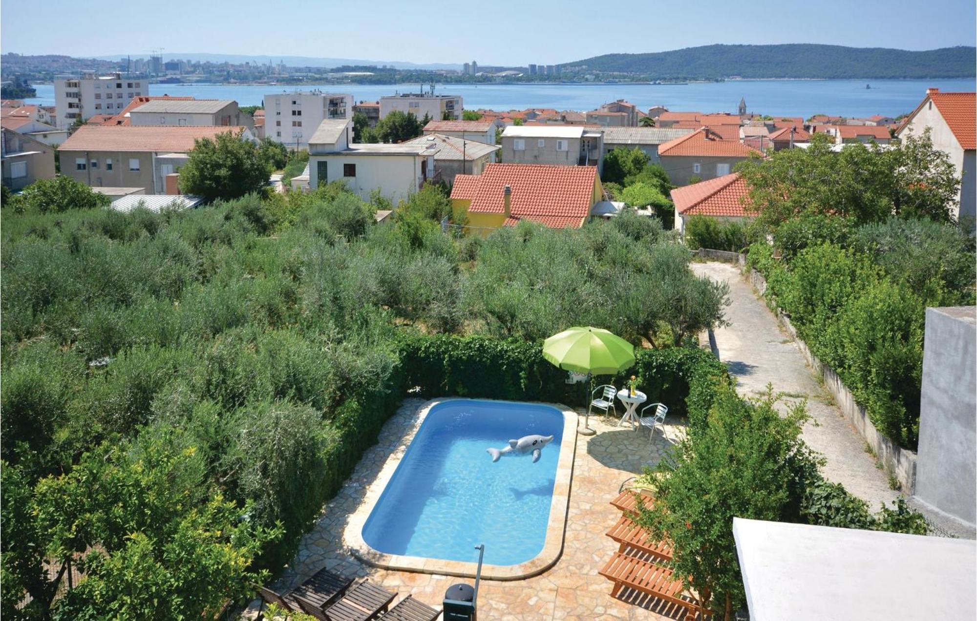 Amazing Apartment In Kastel Sucurac With Kitchen Kaštela المظهر الخارجي الصورة