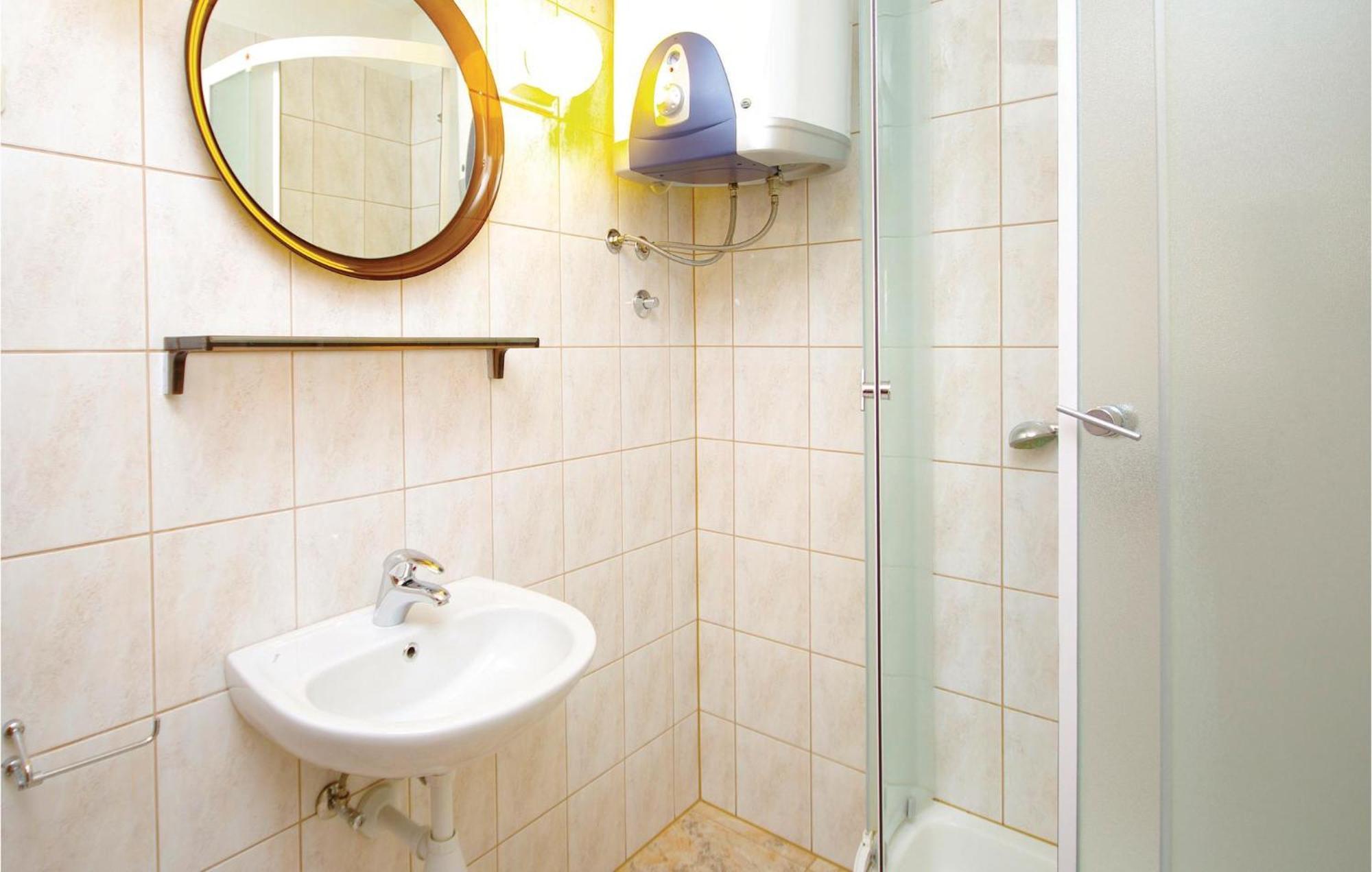 Amazing Apartment In Kastel Sucurac With Kitchen Kaštela المظهر الخارجي الصورة